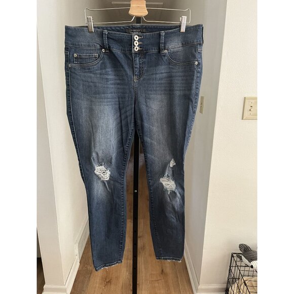 EUC Torrid Premium Jeggings 18R Distressed Blue Denim - Picture 1 of 4